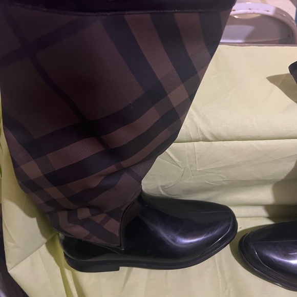Burberry Black and Brown Winter Boots - Picture 3 of 3